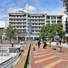 Отель Viaduct Harbour Beauty with Balcony, фото 1