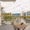Отель Walk to Beach 2-bdrm w/ Pool, Gym, Rooftop Lounge, фото 6