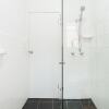 Отель Newly Renovated Apt Close to CBD Unit 2, фото 8