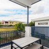 Отель Oxford Steps - Executive 2BR Bulimba Apartment Across from the Park on Oxford St, фото 5