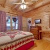 Отель Bear Tracks - Two Bedroom Cabin, фото 6