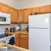 Отель ☆Updated Uptown 2br Apt + Fully Equipped/Furnished, 5 Min Downtown☆, фото 6