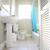 Отель Venice Beachwood - 2 BR Recently remodeled Midcentury Design Suite 5 min Walk to Beach! - MOD 42167, фото 8