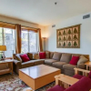 Отель Ski-In Ski-Out Squaw Valley Lodge Slopeside Townhome, фото 6