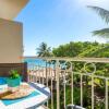 Отель Waikiki Shore 305(Beachfront Balcony), фото 6