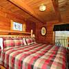 Отель Cozy 1 Bedroom Cabin by RedAwning, фото 9