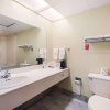 Отель Econo Lodge Inn & Suites East, фото 24