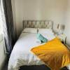 Отель Lovely 2-bed House in Rochester, фото 2