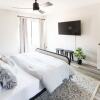 Отель Stylish Old Town 2 Bdrm Ground Floor Condo, фото 1