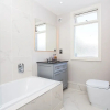 Отель Newly Renovated 2 Bed in Wimbledon Village, фото 8