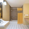 Отель Days Inn by Wyndham Seaworld/Lackland AFB, фото 9