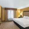 Отель La Quinta Inn & Suites by Wyndham Hot Springs, фото 13