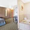 Отель Days Inn & Suites by Wyndham Waterloo, фото 12