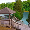 Отель Boone Docks Rustic Lakefront Cabin With Hot Tub Gazebo and More, фото 18