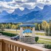 Отель Banff Boundary Lodge 2 BR Condo & studio, фото 1