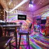 Отель DV Brand NEW Ultra Luxe Cabin Magnificent Views Pool Karaoke Theater, фото 14