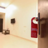 Отель White Hall By OYO Rooms, фото 2