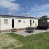 Отель Chalet Lynn - Oosterschelde Camping Anna Friso, фото 1