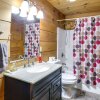 Отель Sevierville Cabin w/ Hot Tub & Mountain-view Deck, фото 10