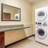 Отель Comfort Suites Near Vancouver Mall, фото 30