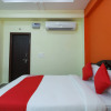 Отель S V Residency by OYO Rooms, фото 8