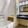 Отель Comfort Inn & Suites Kansas City - Northeast, фото 9