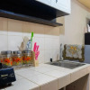 Отель Fully Furnished Studio at Serpong Greenview Apartment, фото 10