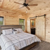 Отель Stargazer Chalet 5 Bedroom Cabin by Redawning, фото 3
