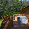 Отель Log Hut 3 Bedroom House, фото 9