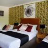 Отель Little Foxes Hotel & Gatwick Airport Parking, фото 1