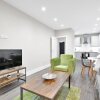 Отель Crown Place 2 & 3 Bedroom Luxury Apts. with Parking in Shepperton, фото 11