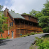 Отель A Mountain Lair 1631 - Two Bedroom Cabin, фото 1