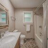 Отель 69sl - Upscale - Hot Tub - Wi-fi - Bbq - Sleeps 8 4 Bedroom Cabin by Redawning, фото 9