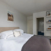 Отель JOIVY Stylish 2-bed Flat w/ Terrace Near Battersea Park, фото 5