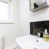 Отель Avery House 1 - One Bedroom with Outdoor Terrace, фото 9