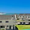 Отель 84 Settler Sands Beachfront Accommodation Sea View в Порт-Альфреде