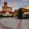 Отель La Quinta Inn & Suites by Wyndham Greensboro NC в Гринсборо
