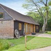 Отель Luxury Cart Lodge Set On The Farm Which Featured In The 'darling Buds в Эшфорде