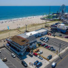 Отель Boardwalk Hotel Charlee & Beach House Rentals, фото 30