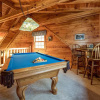 Отель Return To Me, 3 Bedrooms, Sleeps 9, Pool Table, Hot Tub, Gas Fireplace, фото 12