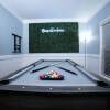 Отель Huge 5 Bdrm Mins From Shops Hot Tub Pool Table, фото 9