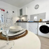 Отель Modern Minimalist Studio With Essential Comfort, фото 13