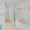 Отель Spacious 3bd/2ba Home With Balcony - Close to Universal and Convention Center! 3vc305, фото 7