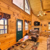 Отель Scenic Sevierville Cabin: Hot Tub, Panoramic Views, фото 9