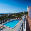 Отель Villa Bellelen With a Heated Pool, фото 1