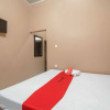 Отель RedDoorz Syariah @ Bulak Kapal, фото 3