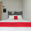 Отель RedDoorz Plus near Jungeland Sentul, фото 2