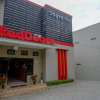 Отель RedDoorz near Kampus UMP Purwokerto 2, фото 1