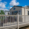 Отель Tattershall Lakes Private Hot Tub Lodge - Sleeps 6, фото 14