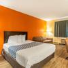 Отель Econo Lodge Inn & Suites Airport, фото 30